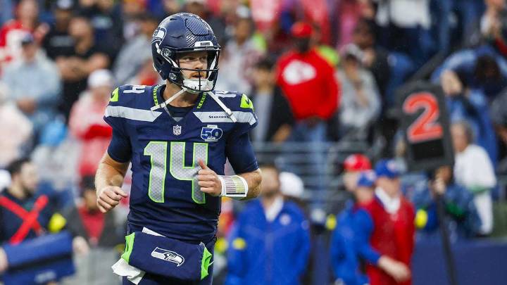 Seahawks QB Sam Darnold commands offense in preseason debut