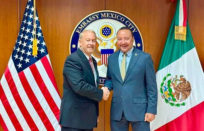 Se reúne Embajador Johnson con comisionado de CBP
