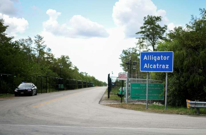 Una jueza ordena desmantelar el «Alcatraz de los Caimanes» en 60 días