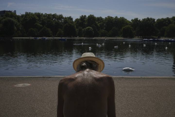 A heat wave scorches parts of Europe and fans wildfire threat in France