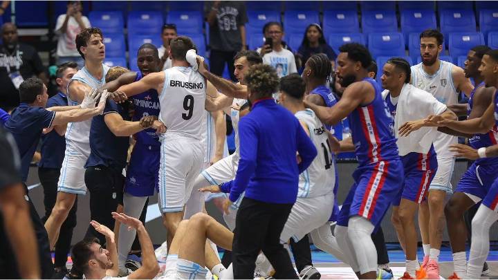 Derrota de la Selección argentina de básquetbol ante República Dominicana terminó en escándalo con golpes