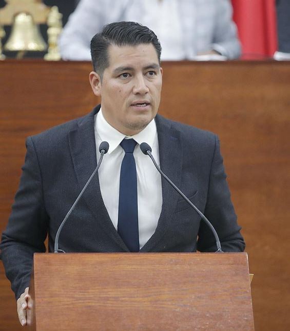 Debemos concientizar y socializar qué es maltrato y qué es violencia animal, considera diputado