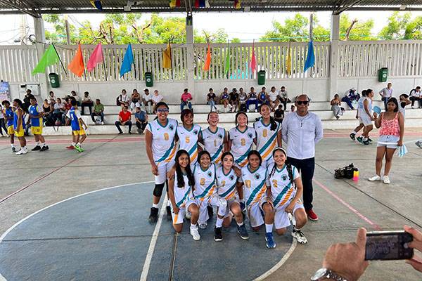 Histórico triunfo del ‘Agustín Nieto’en el baloncesto femenino escolar