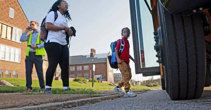 Plenty of buses for fewer students on first day in SLPS