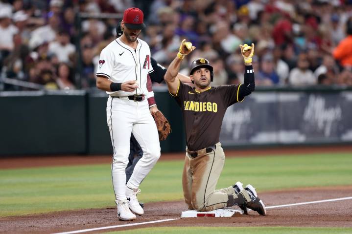 Tom Krasovic: Padres continue to outpace Diamondbacks, who have wilted in summer heat