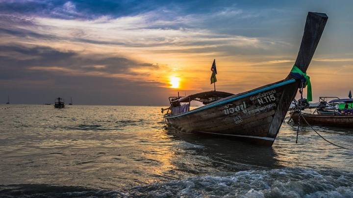 Encuentran el cuerpo de una mujer en una zona de pesca en Tailandia: estaba atada a dos mancuernas de cemento