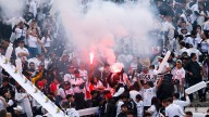 Tragedia: Mientras se juega el Superclásico, fallece hincha de Colo Colo tras caer desde el techo en el Monumental Ocurrió con el partido en juego..