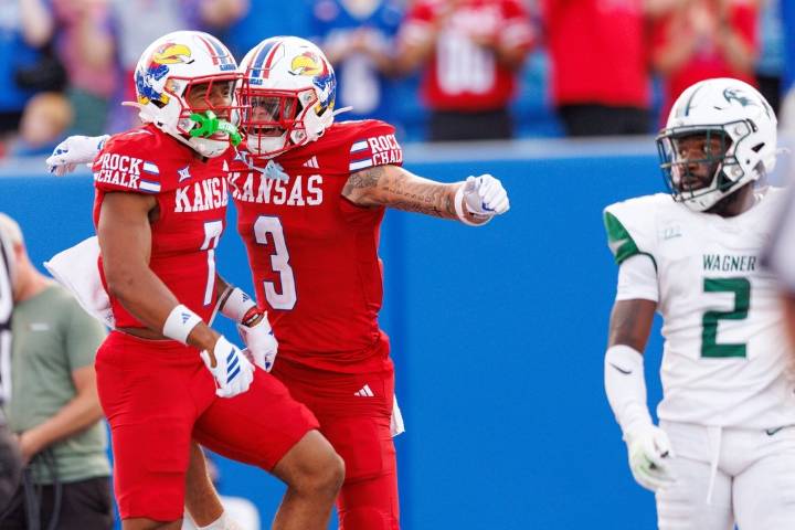 Deadspin | Jalon Daniels throws for 4 TDs as Kansas routs FCS foe Wagner