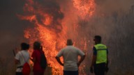 Incendios en España hoy, última hora en directo | Piden a los vecinos de Villagarcía de la Torre (Badajoz) que permanezcan confinados
