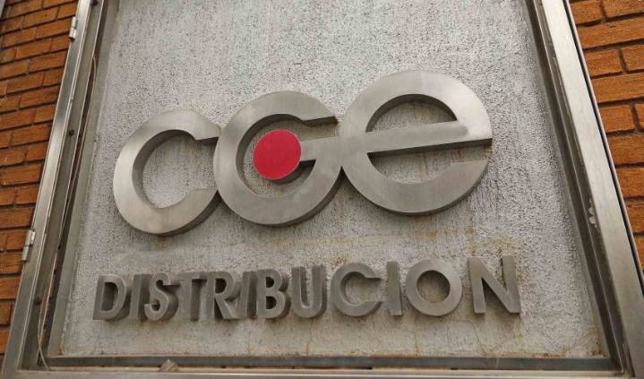 Usuarios del Maule protestan contra CGE por cobros indebidos: compañía emite comunicado