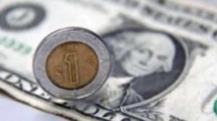 Peso se deprecia tras posibles recortes de la Fed