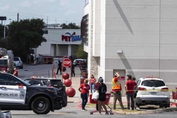 Deja 3 muertos tiroteo en tienda en Austin, Texas