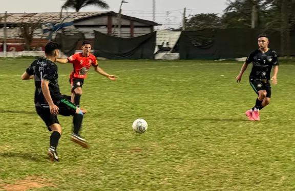 Provincial: Luz y Fuerza y Jardín América se metieron en cuartos