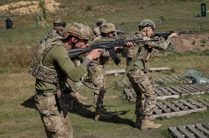 Russia ceasefire refusal 'complicates' talks, Zelenskyy says before White House visit