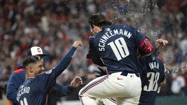 Guardianes remontan con drama ante Marineros en polémica victoria