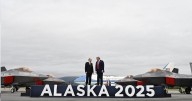 Tierra por paz, amaga Trump a Ucrania tras encuentro con Putin