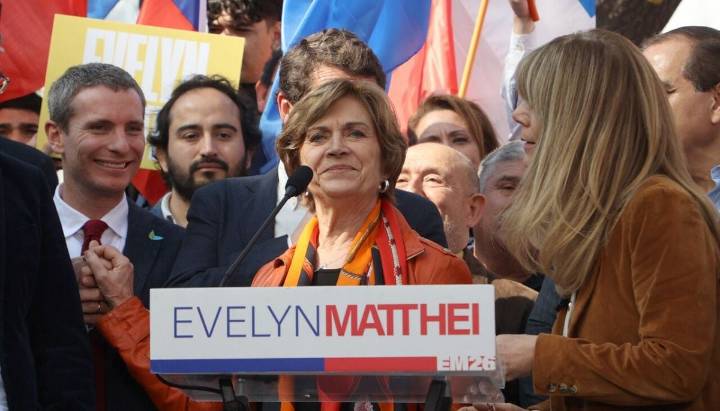 Matthei suma nuevos voceros temáticos y refuerza su equipo de campaña
