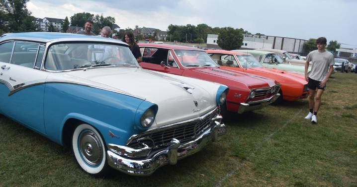 Antique Car Club holds benefit show