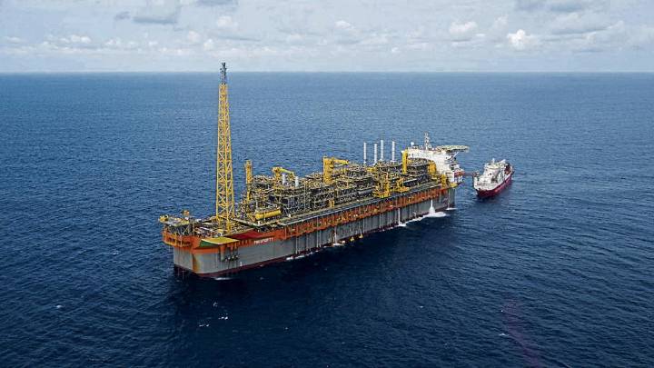 Mientras Colombia le pone freno al petróleo, el Gobierno busca aprovechar algo del auge petrolero que disparó a Guyana