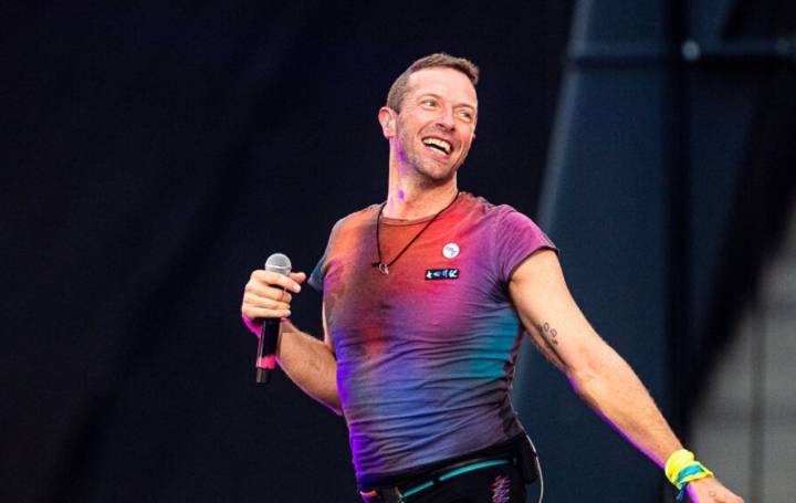 Coldplay lo volvió a hacer y expuso con su kiss cam a una pareja en una situación comprometedora: el video