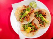 Restaurante mexicano en Francia rechaza cambiar receta de tacos para adaptarse a pedidos religiosos