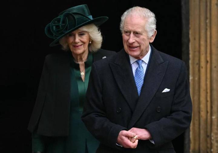 Críticas a la reina Camilla por sus vacaciones en un megayate de un multimillonario conservador