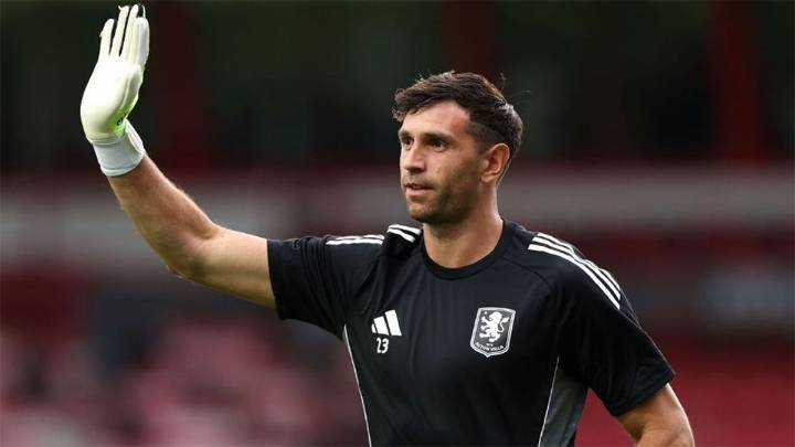 Aumentan los rumores: por qué Dibu Martínez no fue ni al banco de suplentes del Aston Villa