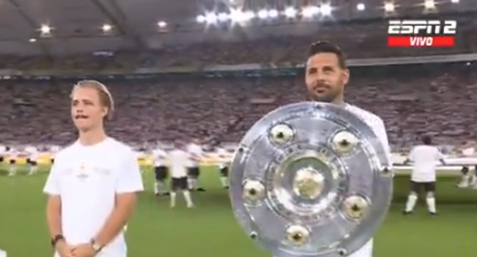 Claudio Pizarro dijo presente en el Bayern vs Stuttgart por la Supercopa de Alemania 