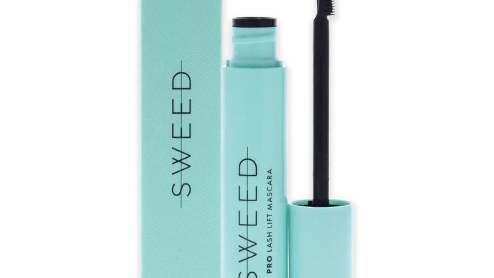 MUAs Say These Mascaras Instantly Fake Falsies, Even if You Have Short Lashes