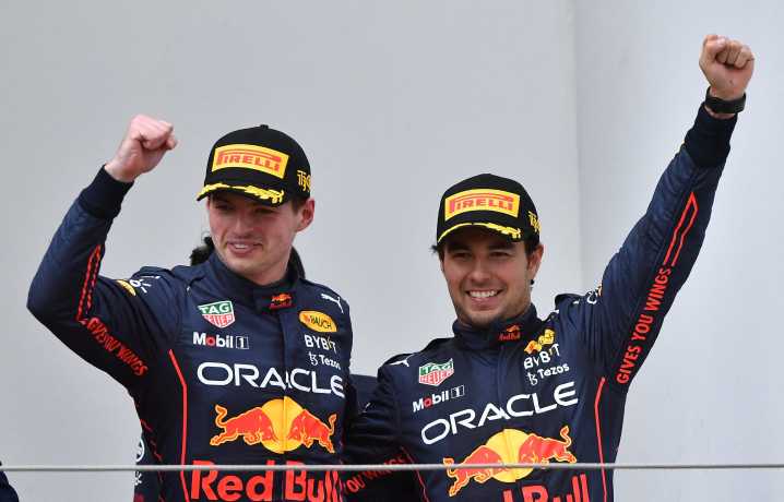 Verstappen celebra regreso de “Checo” Pérez a la F1