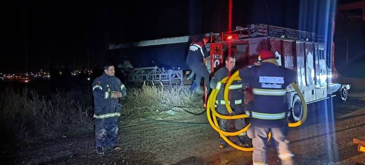 Puerto Deseado: bomberos sofocaron un principio de incendio en un camión