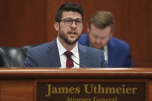 Some Florida officers are continuing to charge people under halted immigration law