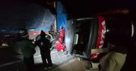 Tragedia en vía Juliaca-Arequipa: Al menos siete muertos y varios heridos deja choque entre bus y tráiler