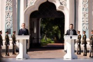 Zelenskyy marks Independence Day with diplomacy in Kyiv and a plea for peace