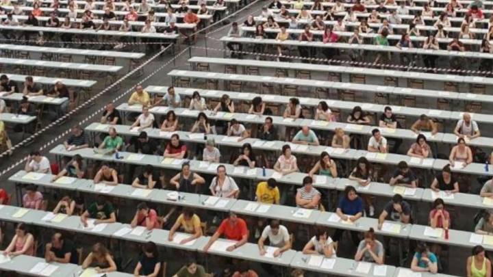 El PP califica de "insuficiente" la convocatoria de plazas MIR y cree que "condena" al sistema sanitario al "colapso"