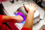 Adiós a las uñas semipermanentes a partir de septiembre 2025: esta es la razón