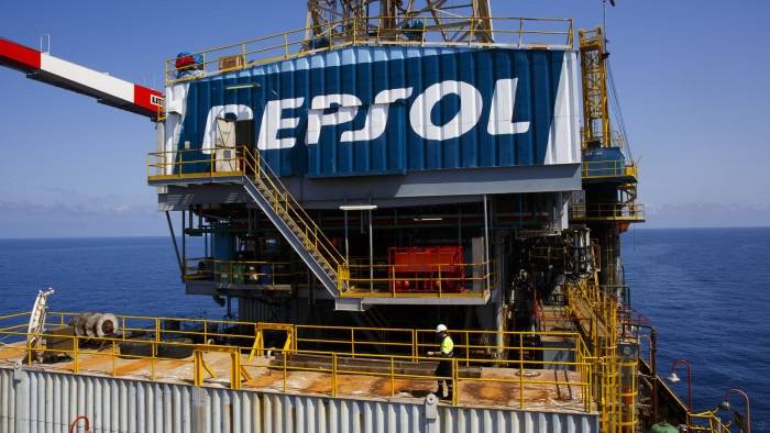Repsol dispara sus compras de gas a EEUU para ganar puntos con Trump y desbloquear su negocio de Venezuela