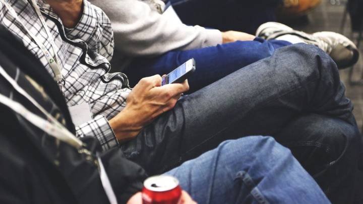 Ciudad japonesa quiere limitar el uso de celulares a dos horas diarias