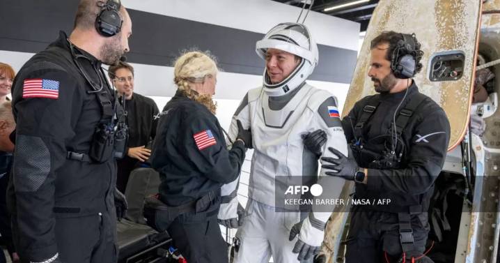 Cuatro astronautas regresan a la Tierra tras cinco meses en el espacio