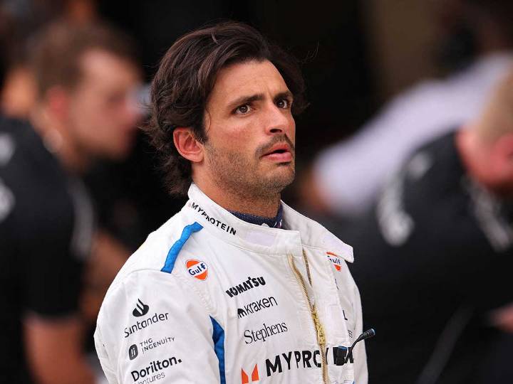 Carlos Sainz arremete contra Liam Lawson y lo compara con 'Checo' Pérez