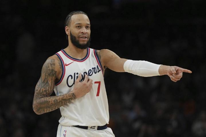 Bucks boost their depth by signing former Clippers wing Amir Coffey