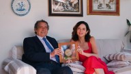 Ayuso entrega el Premio de Cultura de la Comunidad de Madrid a Alfonso Ussía