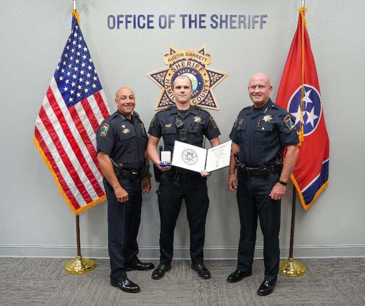 Hamilton County deputy awarded medal for performing life