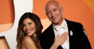 Jeff Bezos y Lauren Sánchez exigen pago millonario por filtración de fotos íntimas