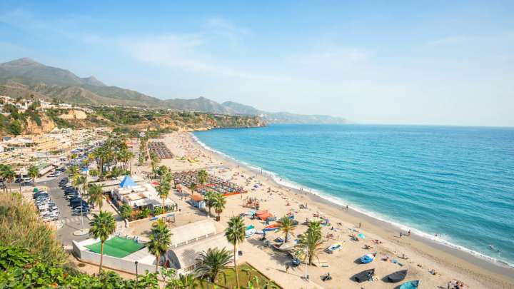Mery, una turista en Nerja: "Estuve dos horas en la playa, no se podía estar"