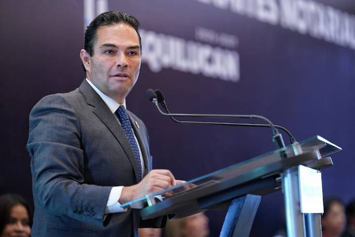 Enrique Vargas del Villar entrega paquetes de útiles escolares para apoyar a las familias en este regreso a clases
