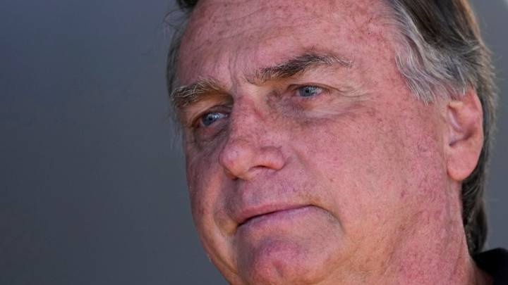 La Policía denuncia a Bolsonaro por "coacción" al Supremo y revela que intentó pedir asilo a Milei