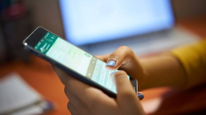 Alerta de la Policía por la estafa de WhatsApp que ya está en España: todo el mundo pica