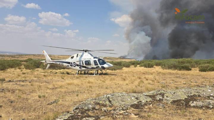Medios aéreos, maquinaria pesada y efectivos de Castilla-La Mancha combaten el fuego en España
