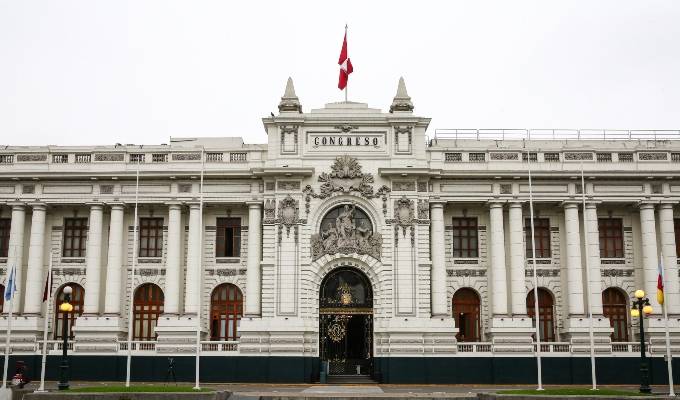 Fiscalía investiga a congresistas por presunto uso indebido de viáticos y pasajes aéreos